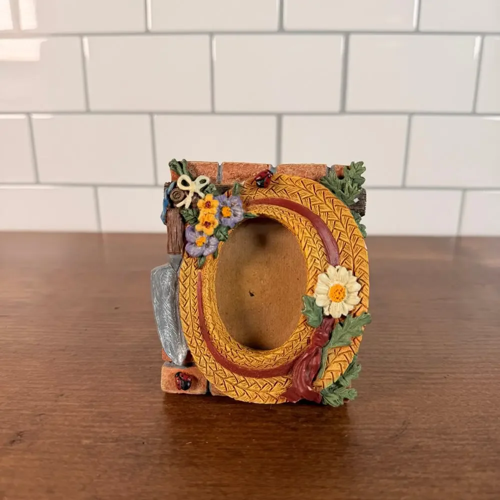 Vintage Cottagecore Garden Straw Hat Resin Mini Picture Frame